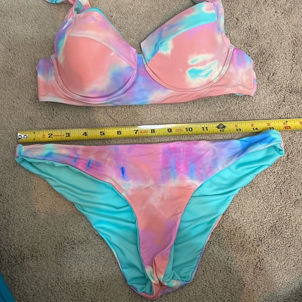 Bikini - Picture 3 of 3